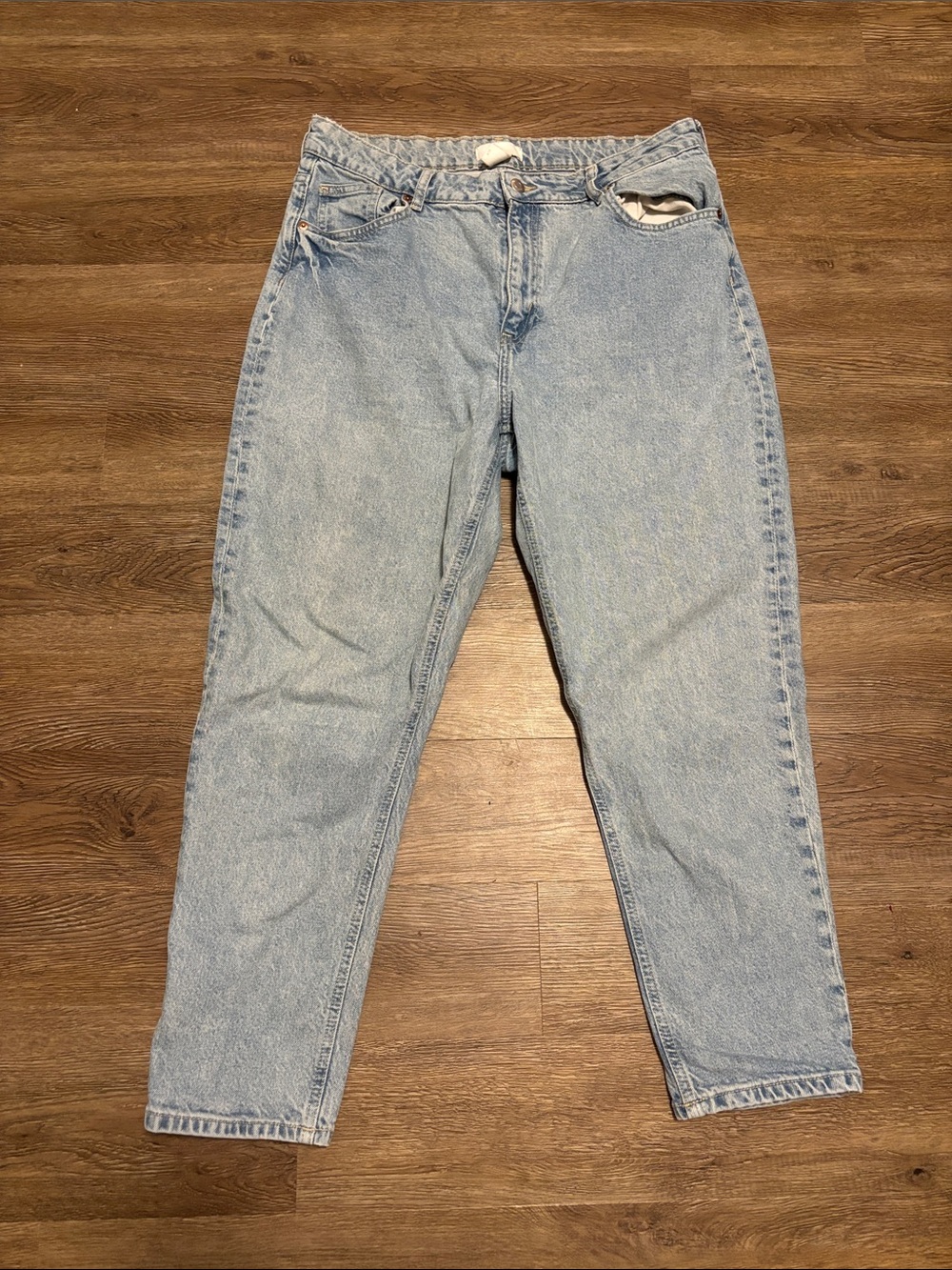 women’s h and m light wash jeans